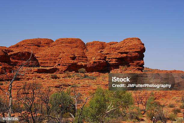 Affioramento Di Roccia Rossa - Fotografie stock e altre immagini di Ambientazione esterna - Ambientazione esterna, Australia, Blu