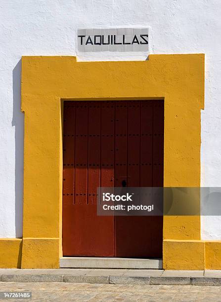 Foto de Entrada Para A Famosa Arena De Touros Em Sevilha Na Plaza De Toros e mais fotos de stock de Amarelo