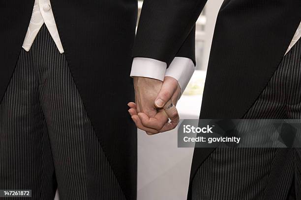 Tiene Le Mani - Fotografie stock e altre immagini di Matrimonio - Matrimonio, Persona gay, Coniugi