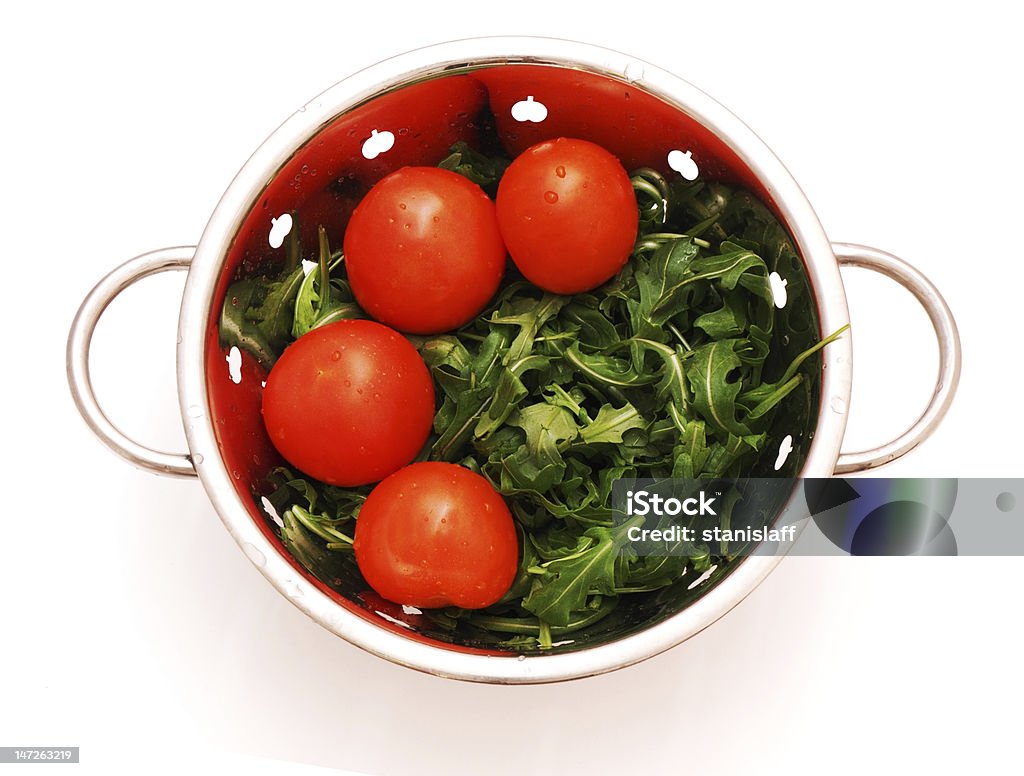 Roquette et tomates sur stainer en acier inoxydable - Photo de Acier inoxydable libre de droits