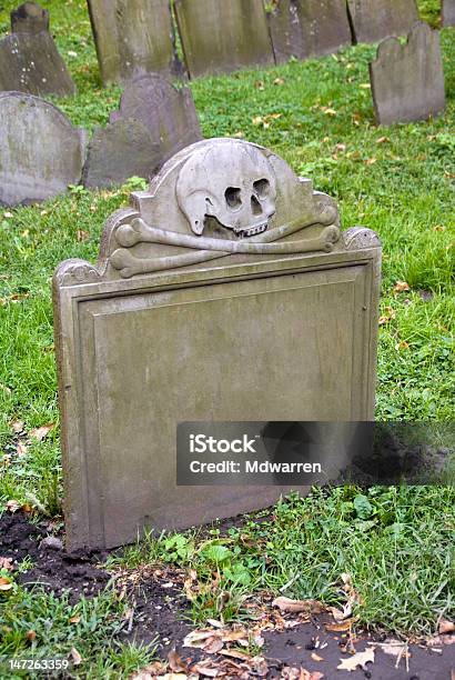 Foto de Grave Pedra Em Branco e mais fotos de stock de Boston - Massachusetts - Boston - Massachusetts, Antigo, Assustador