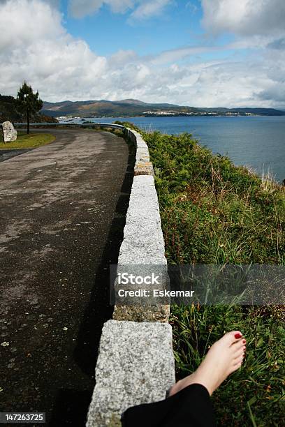 Photo libre de droit de Sur La Mer De Galice Espagne Trajet De St James banque d'images et plus d'images libres de droit de Adulte - Adulte, Assis, Baie - Eau