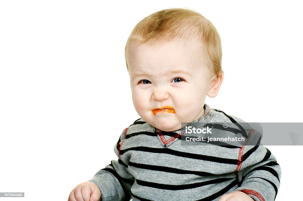 Ребенок ест Морковь - Стоковые фото Белый роялти-фри