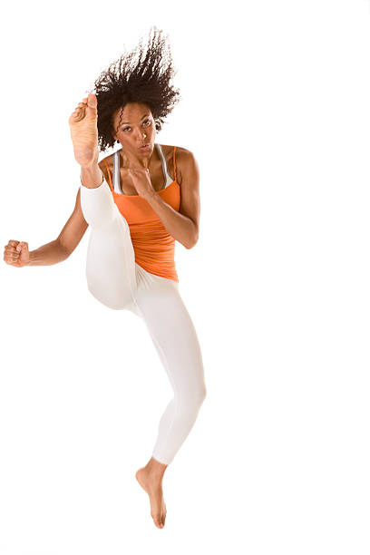 etnico sportivo fitness donna saltare e calciare (motion blur - karate women kickboxing human foot foto e immagini stock