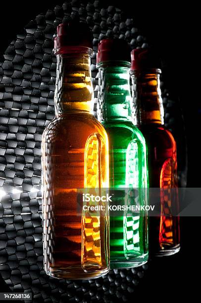 Minibar Frascos Con Alcohol Foto de stock y más banco de imágenes de Minibar - Minibar, Botella, Pequeño