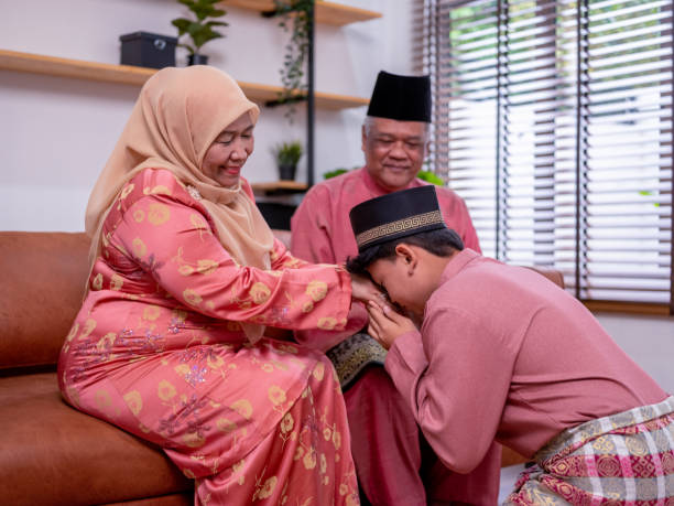 istock Children asking for forgiveness on Eid UL Fitr 1472692076