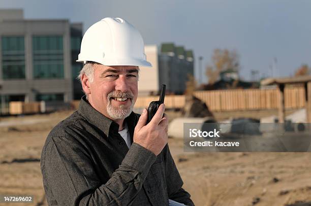 Masculino Trabalhador Da Construção Civil Com Dois Forma De - Fotografias de stock e mais imagens de 30-34 Anos