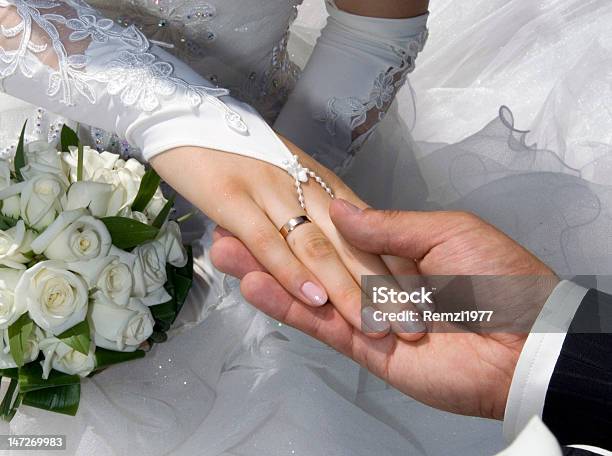 Das Brautpaar Stockfoto und mehr Bilder von Blumenbouqet - Blumenbouqet, Braut, Ehefrau