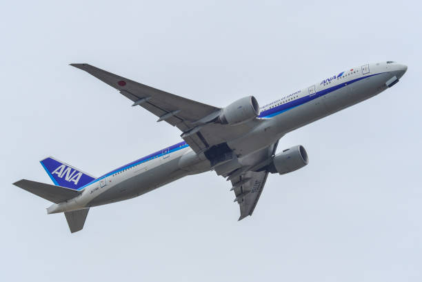 samolot cywilny startujący z lotniska w tokio - screw aero air vehicle airplane zdjęcia i obrazy z banku zdjęć