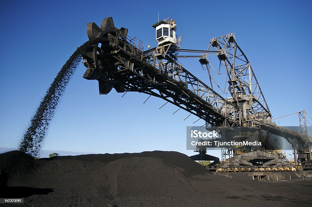 석탄 스택커/reclaimer - 로열티 프리 석탄 스톡 사진