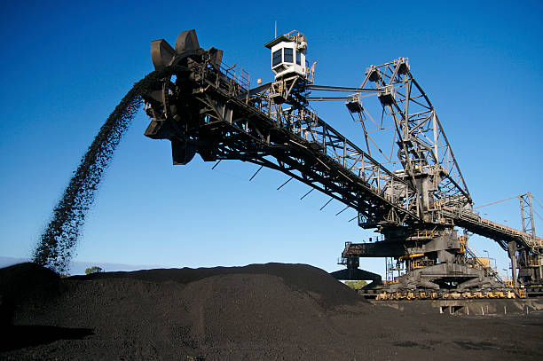 Coal stacker/reclaimer Stacking of coal Reclaimer stock pictures, royalty-free photos & images