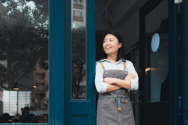 istock coffee shop daily 1472745969