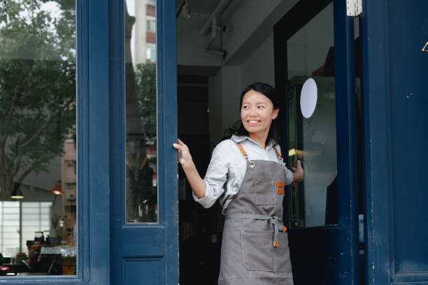 istock coffee shop daily 1472746968