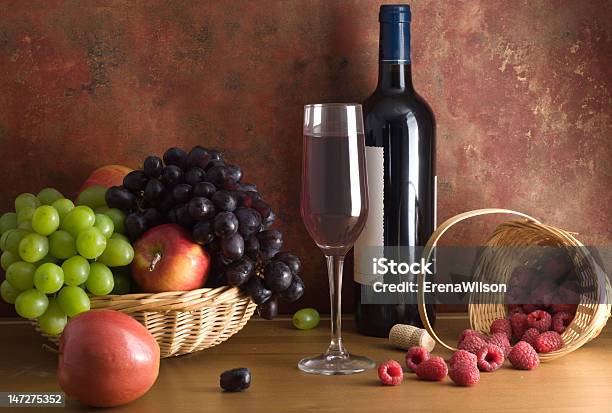 Composizione Del Vino Rosso - Fotografie stock e altre immagini di Alchol - Alchol, Alimentazione sana, Antipasto