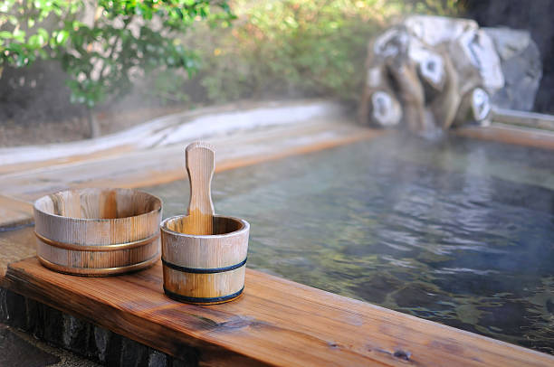 japonés al aire libre, piscina de hidromasaje - hot spring fotografías e imágenes de stock