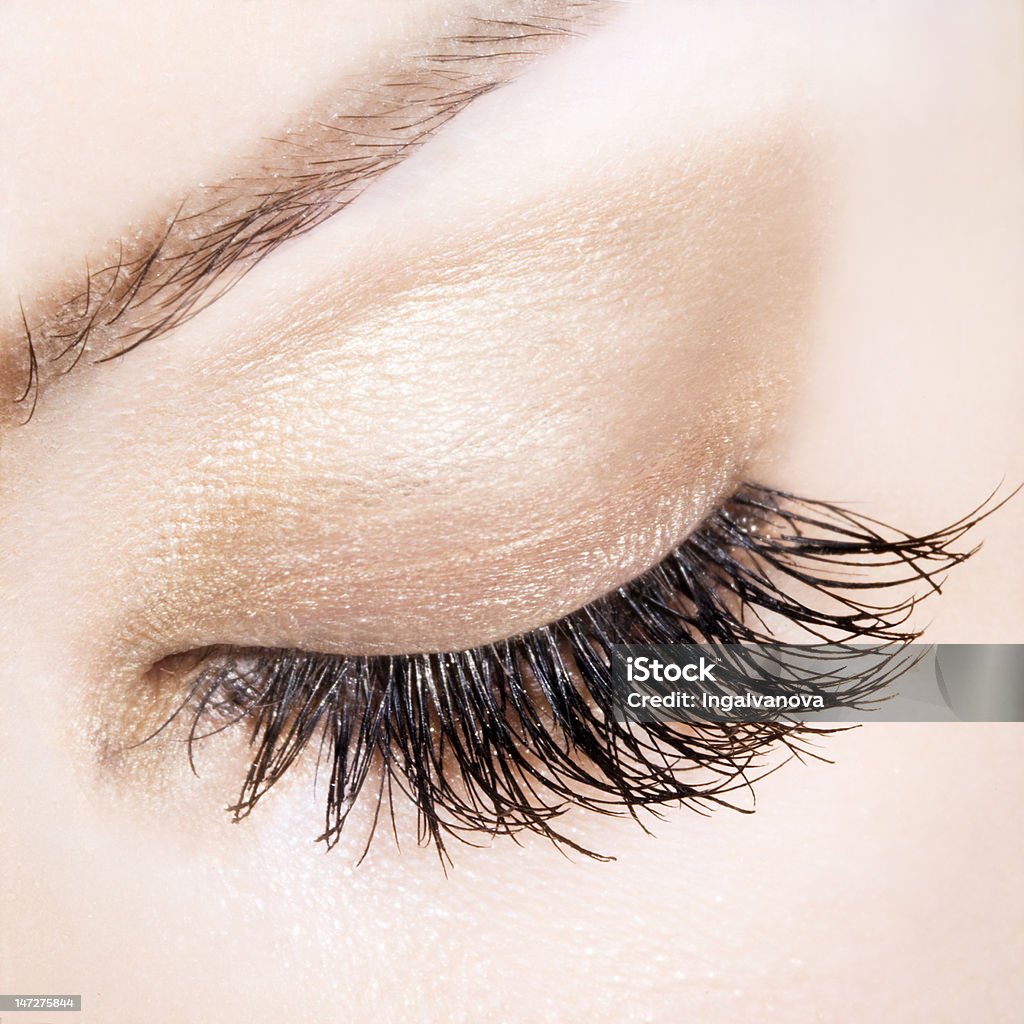 Mujer ojo con eyelashes muy larga - Foto de stock de A la moda libre de derechos