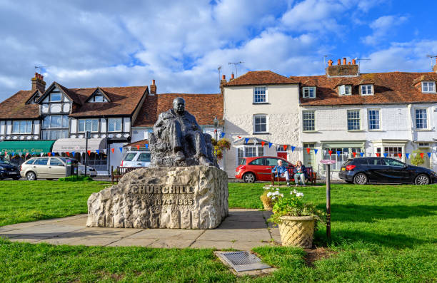 Statue of Sir Winston Churchill on The Green in Westerham, Kent, UK A statue of Sir Winston Churchill on The Green in Westerham, Kent, UK. Churchill was a former British prime minister who lived locally at Chartwell. winston churchill prime minister stock pictures, royalty-free photos & images