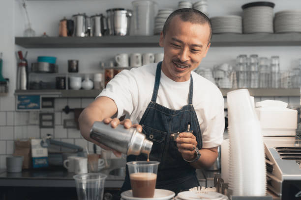 istock coffee shop daily 1472765298