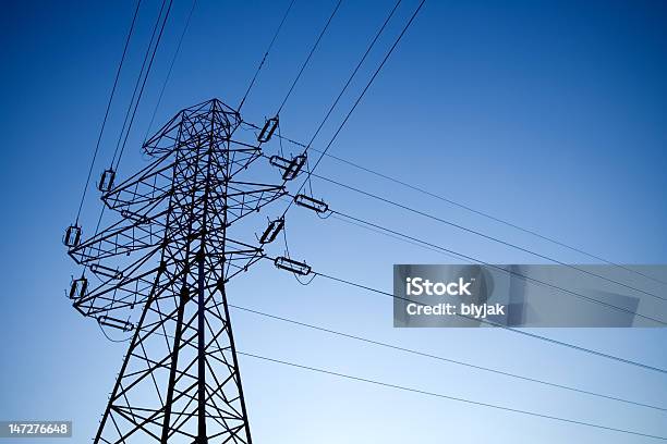 Silhouette Der Elektrischen Pylon Über Blauer Himmel Stockfoto und mehr Bilder von Achtung Hochspannung