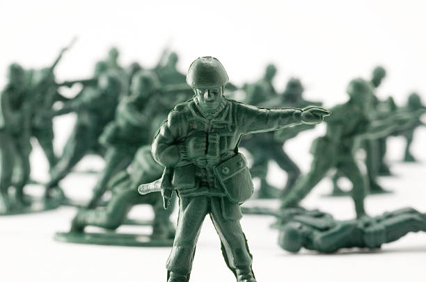istock Green plastic toy soldiers, one pointing left 147277365