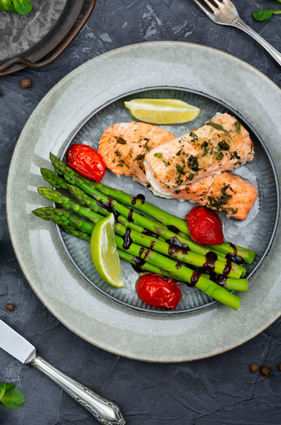 istock Baked salmon and green asparagu 1472777508