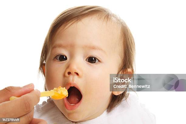 Bebé La Hora Del Almuerzo Foto de stock y más banco de imágenes de Comida de bebé - Comida de bebé, Bebé, 12-17 meses