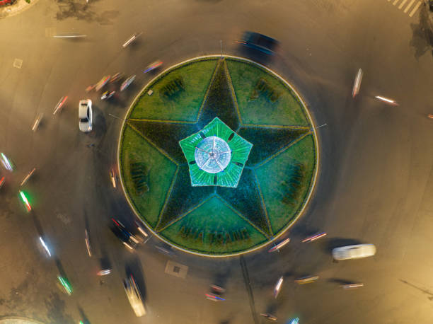 istock Traffic move around a traffic circle 1472791222