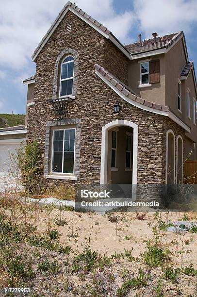 Rotto Il Sogno Americano - Fotografie stock e altre immagini di Blu - Blu, Casa, Cielo