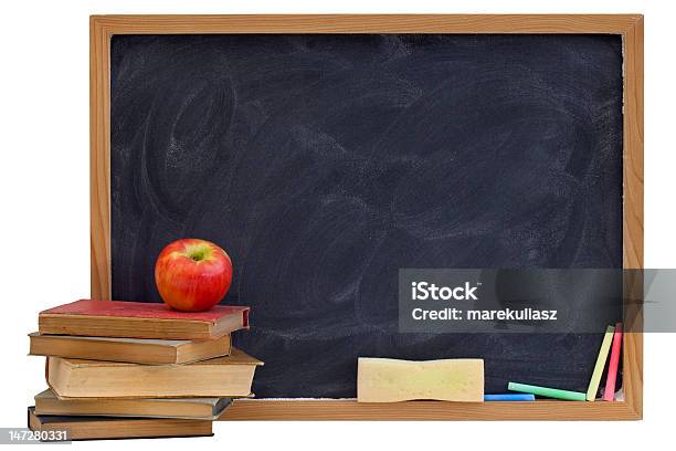 Tafel Mit Alten Lehrbüchern Und Apple Stockfoto und mehr Bilder von Alt - Alt, Apfel, Bildung