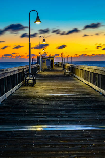 istock Colorful sunrise at Virginia Beach 1472806569