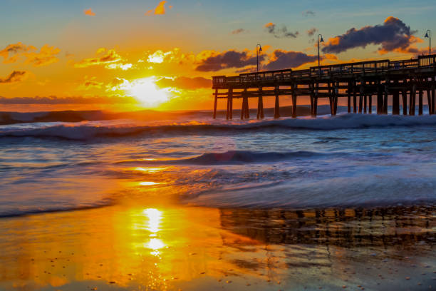 istock Colorful sunrise at Virginia Beach 1472806695