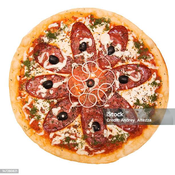 Пицца Пепперони — стоковые фотографии и другие картинки Без людей - Без людей, Белый, Белый фон