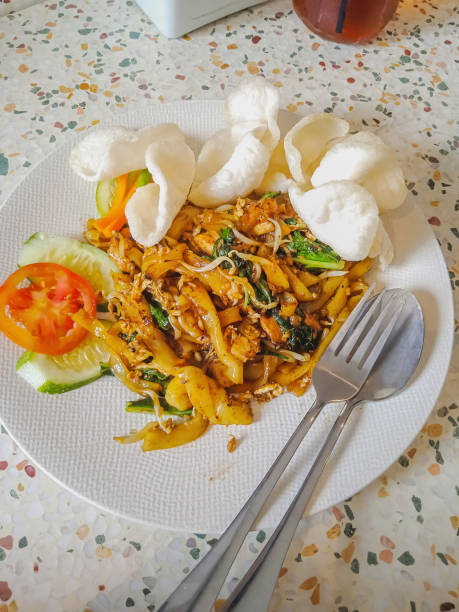 istock Fried kwetiau served on a white plate 1472808299