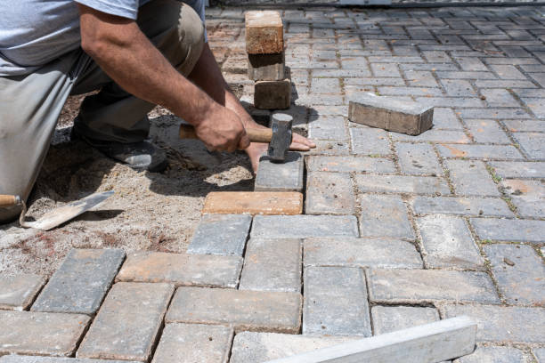 istock Brazilian and construction worker tapping a small mallet on the concrete block. 1472808462