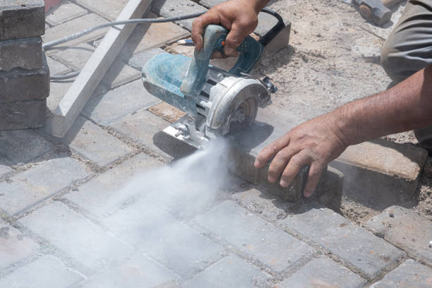 istock Brazilian construction worker using a concrete saw to cut the block_closeup. 1472808483