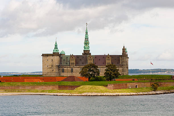 le château de kronborg - kronborg castle photos et images de collection