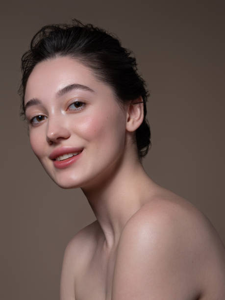 istock Beautiful natural woman 1472815340