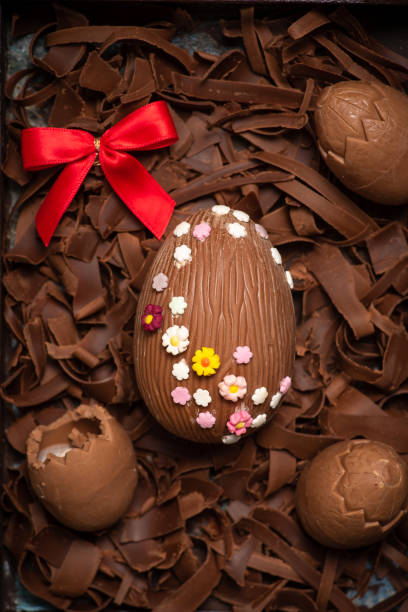 istock Easter decoration. Chocolate egg decorated with small multi-colored flowers 1472817577