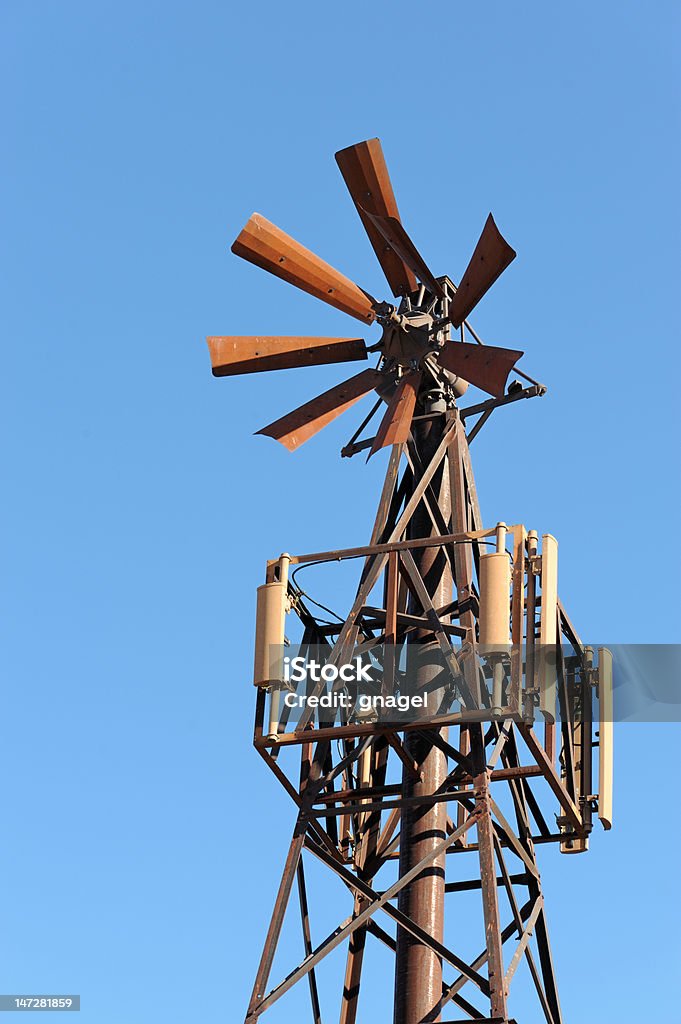 Moulin à vent pompage - Photo de Bleu libre de droits