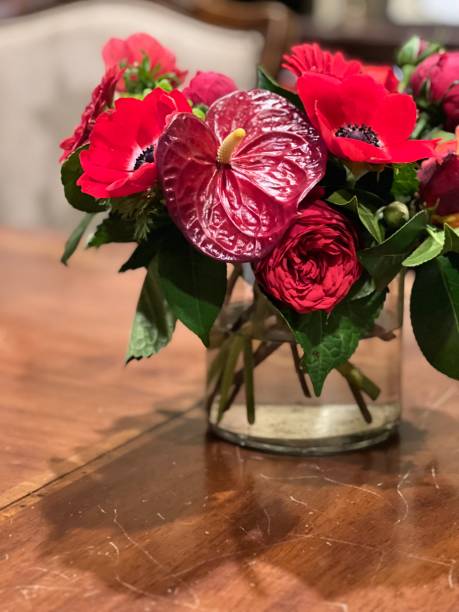 istock Red flower arrangement 1472824511