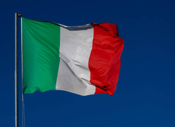 istock Italian flag waving 1472830640
