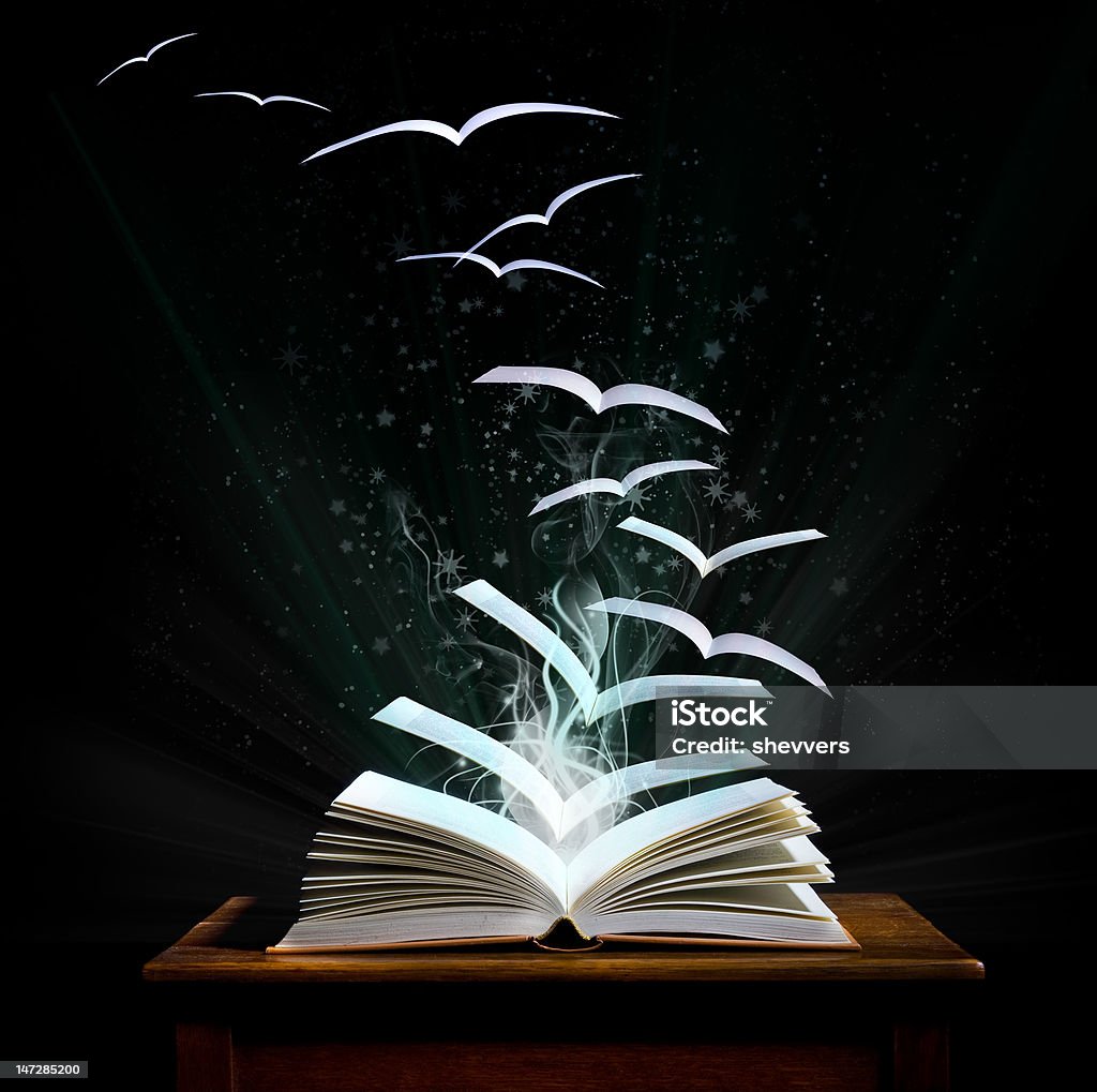 Magico mondo di lettura (Lobke colleghi - Foto stock royalty-free di Libro