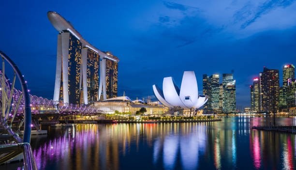 夜のシンガポール。 - marina bay sands hotel architecture asia travel destinations ストックフォトと画像