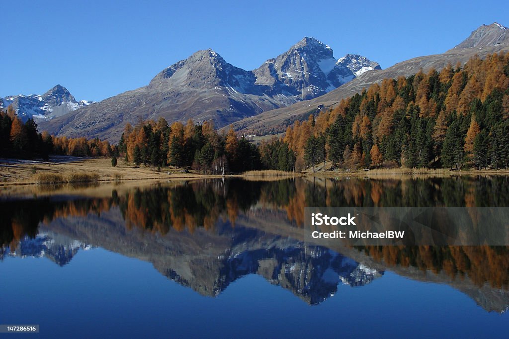 Lago de montaña'Lej da Staz' - Foto de stock de Sils-Maria libre de derechos