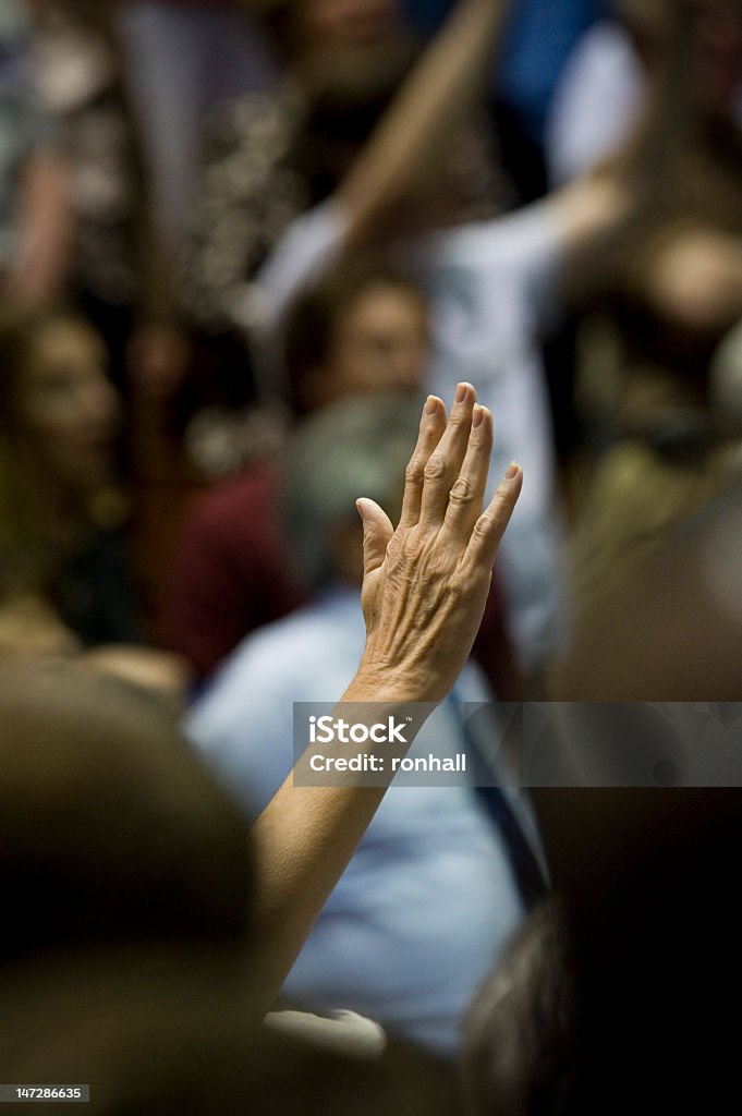 Mano alzata - Foto stock royalty-free di Applaudire