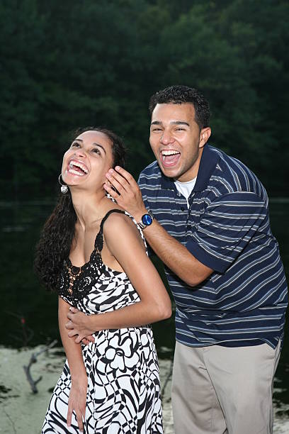 pareja joven sonriente un extenso al aire libre - high key portrait color image travel locations fotografías e imágenes de stock