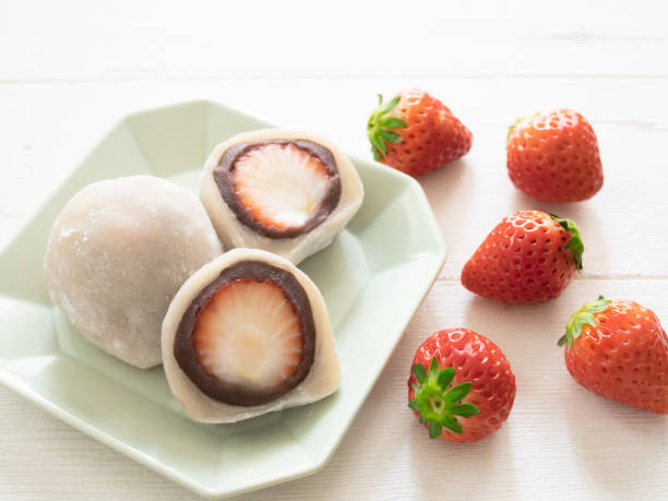 istock Strawberry And Sweet Red Bean Mochi (Ichigo Daifuku) 1472878236