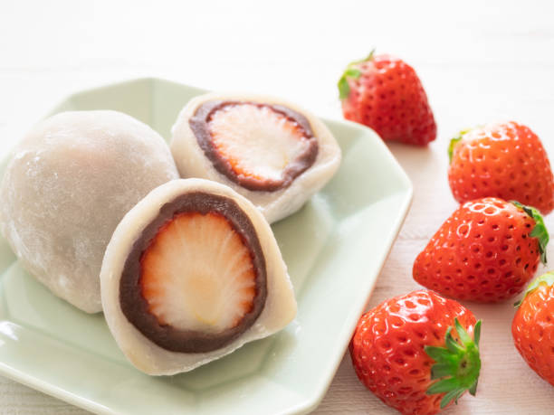 istock Strawberry And Sweet Red Bean Mochi (Ichigo Daifuku) 1472878251