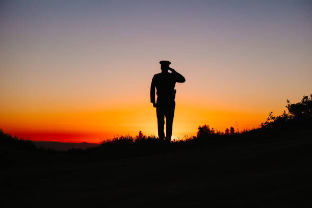 guardia de honor de la policía de sunset - hacer el saludo militar fotografías e imágenes de stock