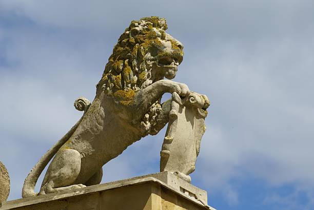istock Statue of lion 147288020